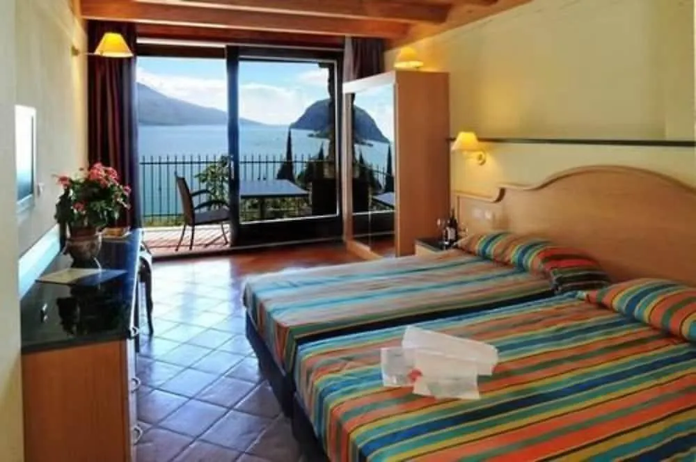 Centro Vacanze La Limonaia Limone sul Garda 3*,