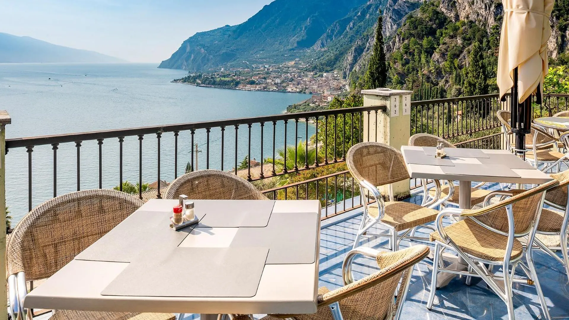 Otel Centro Vacanze La Limonaia Limone sul Garda